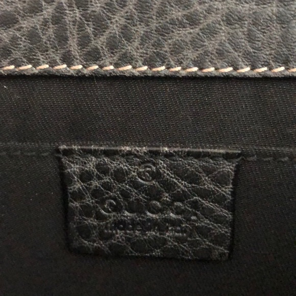 A Gucci Graphite Pebbled Leather Clutch - Picture 6 of 8